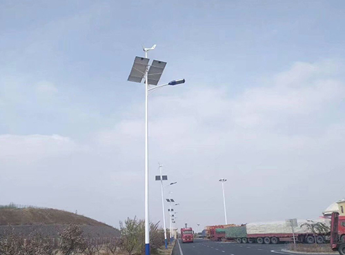 南京歐陸電氣風光互補照明系統，設備配置功率300W